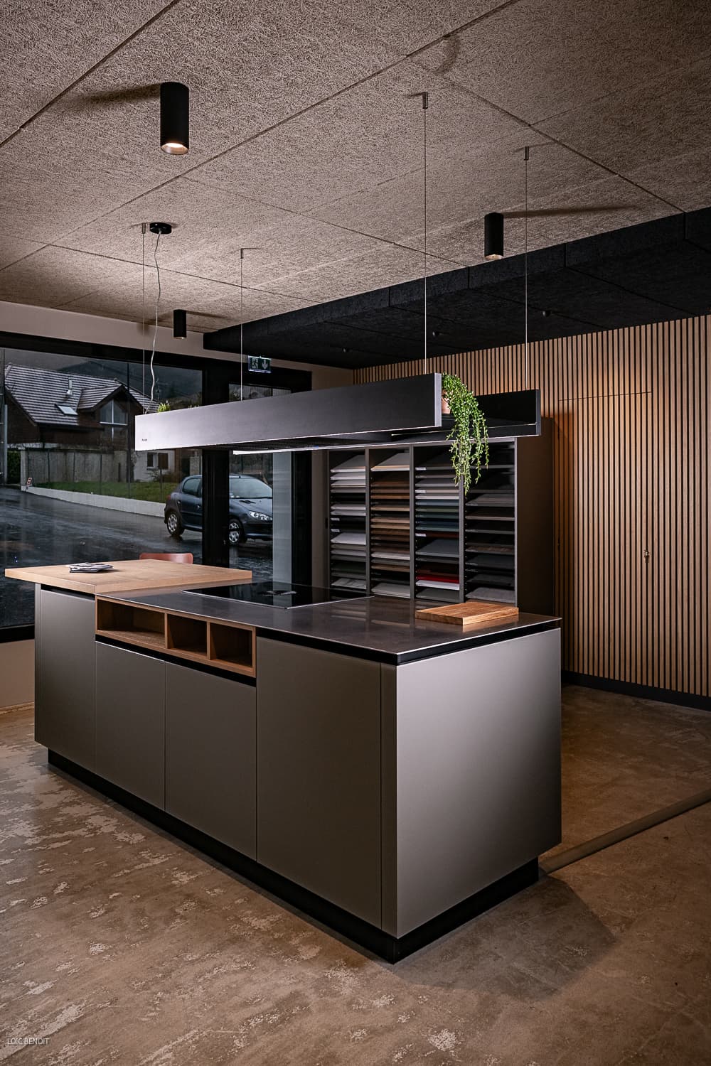 Détails matériaux dans le showroom cuisine Annecy