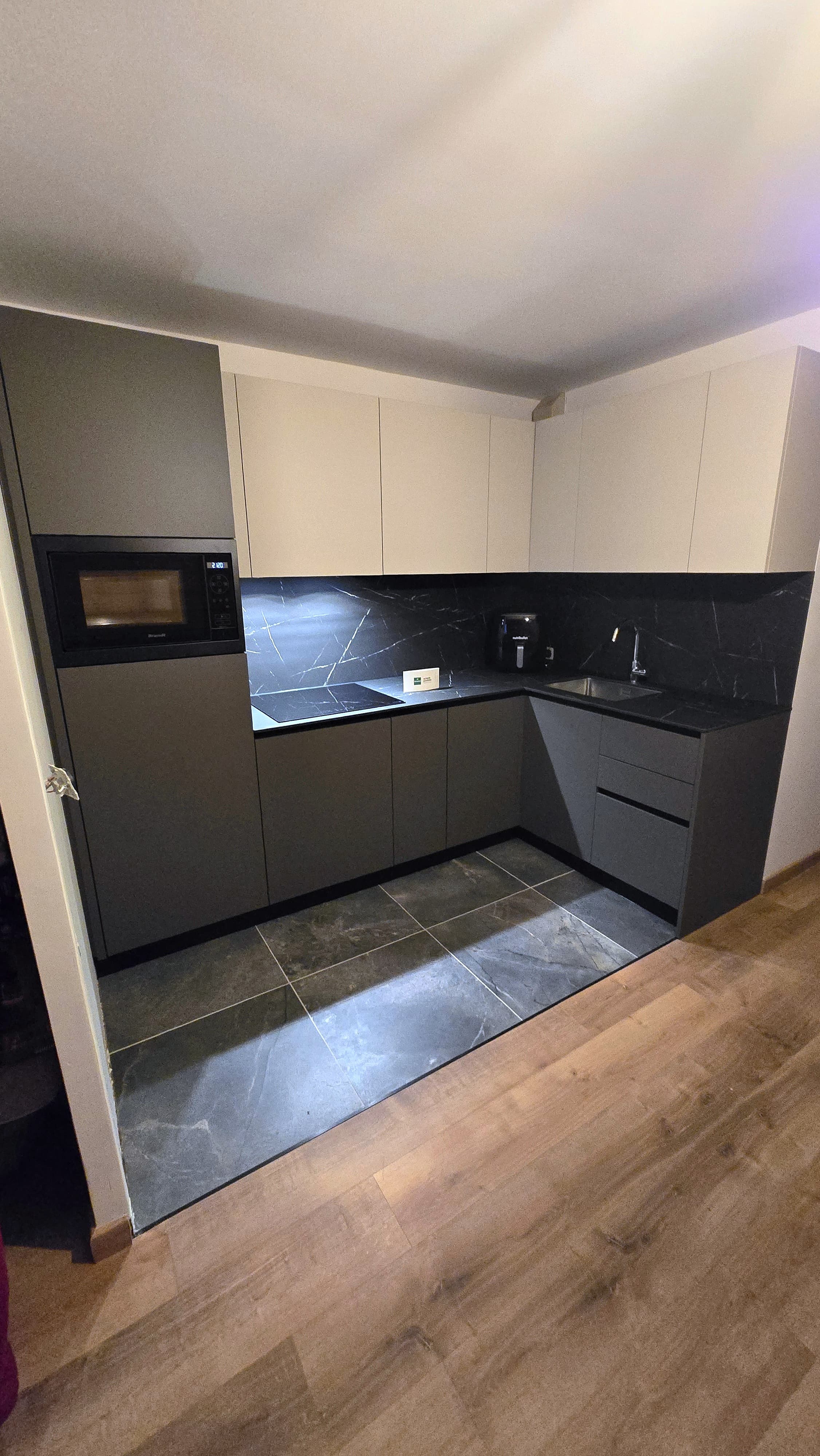 un plan de trvaille blanc