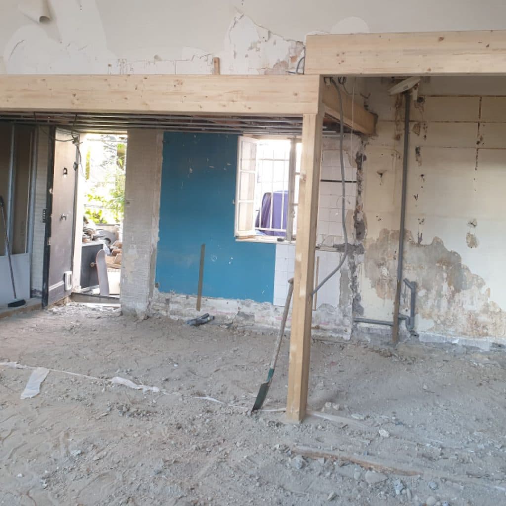 un plan de trvaille blanc – avant